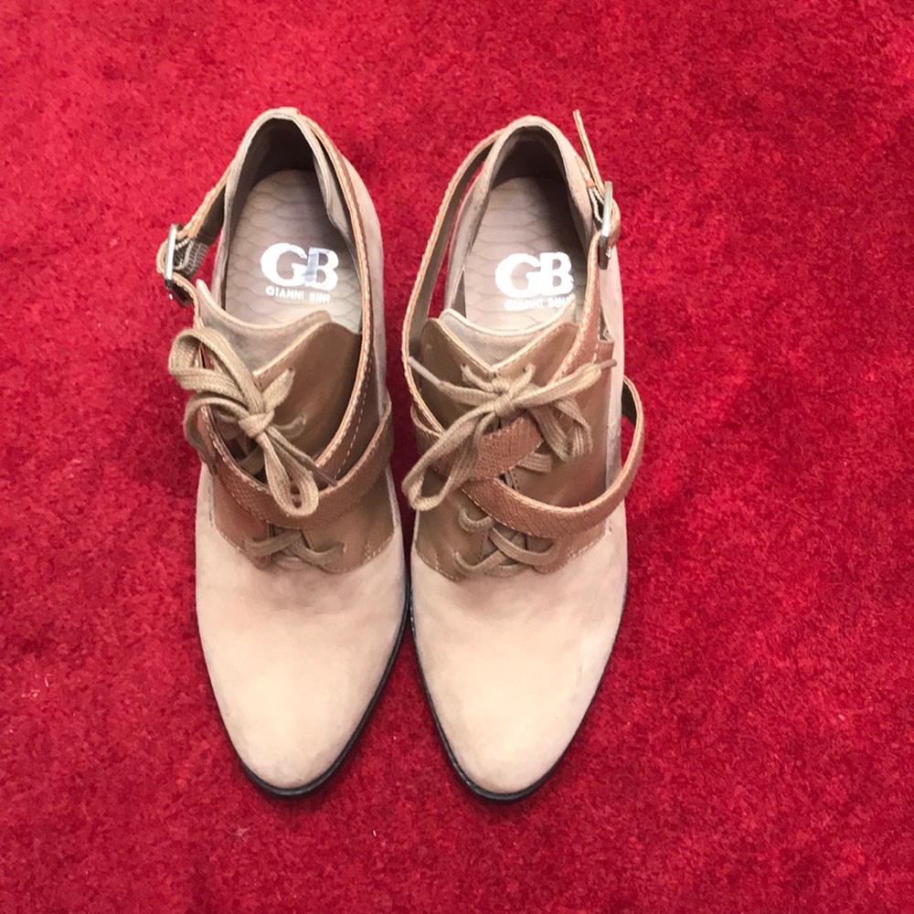 Gianni Bini  booties size 9